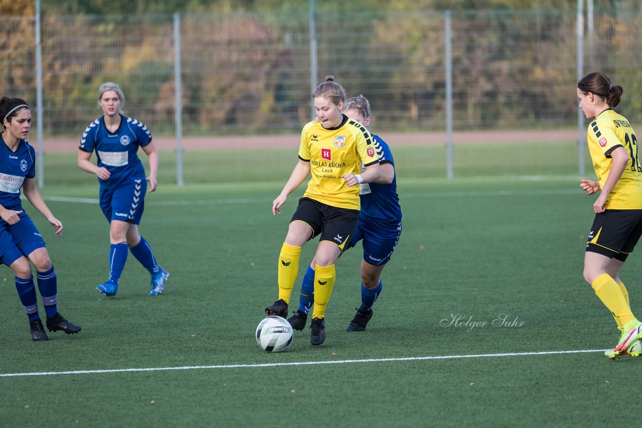 Bild 54 - F SSC Hagen Ahrensburg - SV Frisia 03 Risum-Lindholm : Ergebnis: 2:0